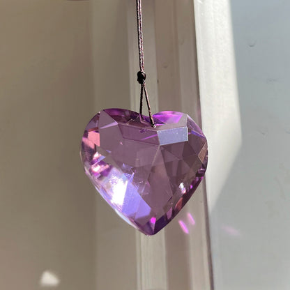 💝Is your decor lacking soul? 🔥Light up your heart-shaped prism pendant at half price! 🔥